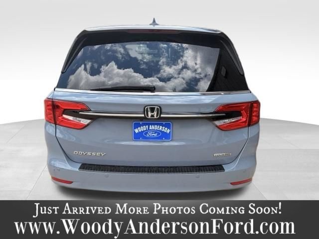 Used 2024 Sonic Gray Pearl Honda Touring image 5