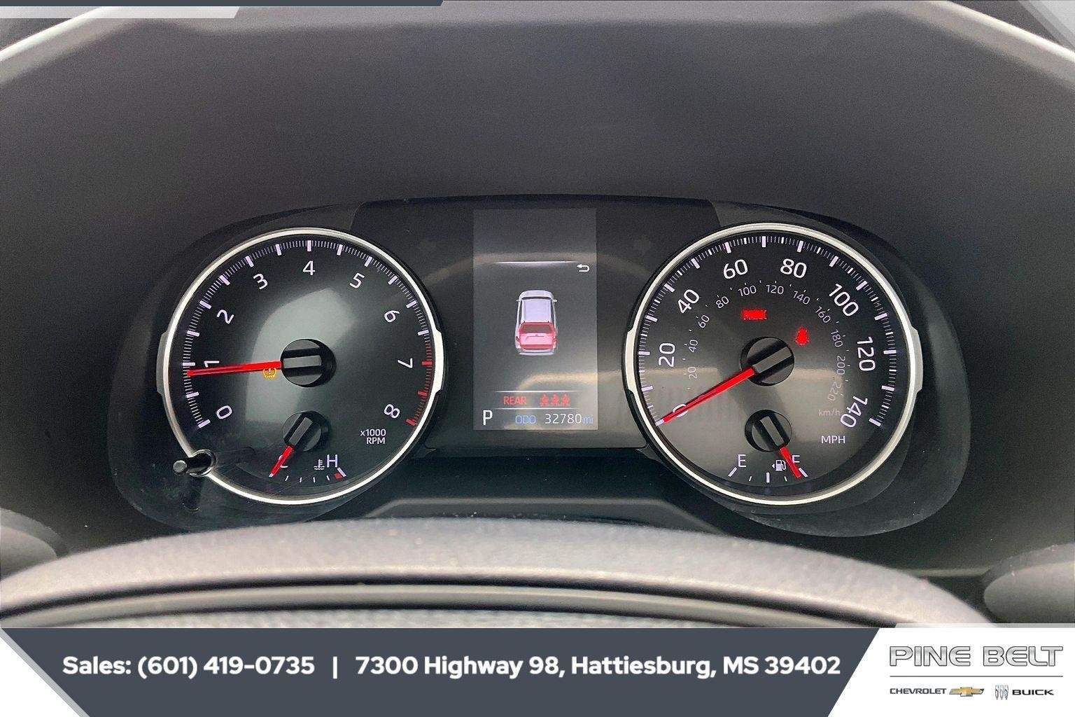 2022 Toyota RAV4 LE - Photo 14