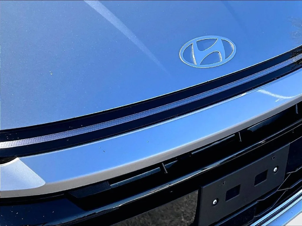 Used 2025 Silver Hyundai SEL image 29