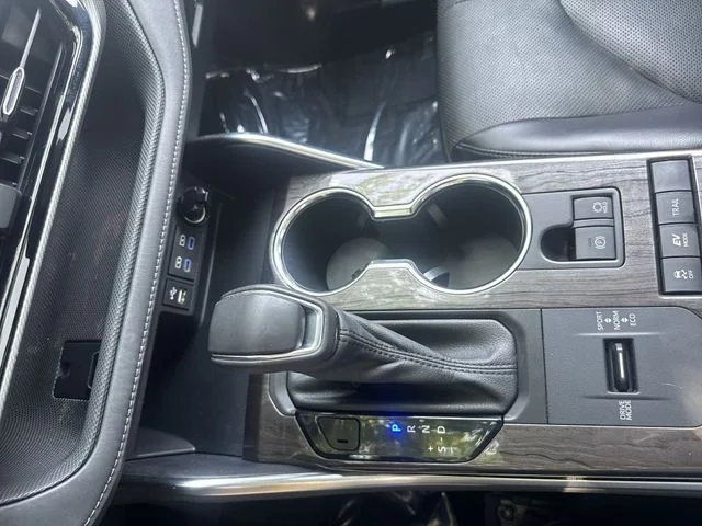 Used 2022  Toyota Platinum image 27