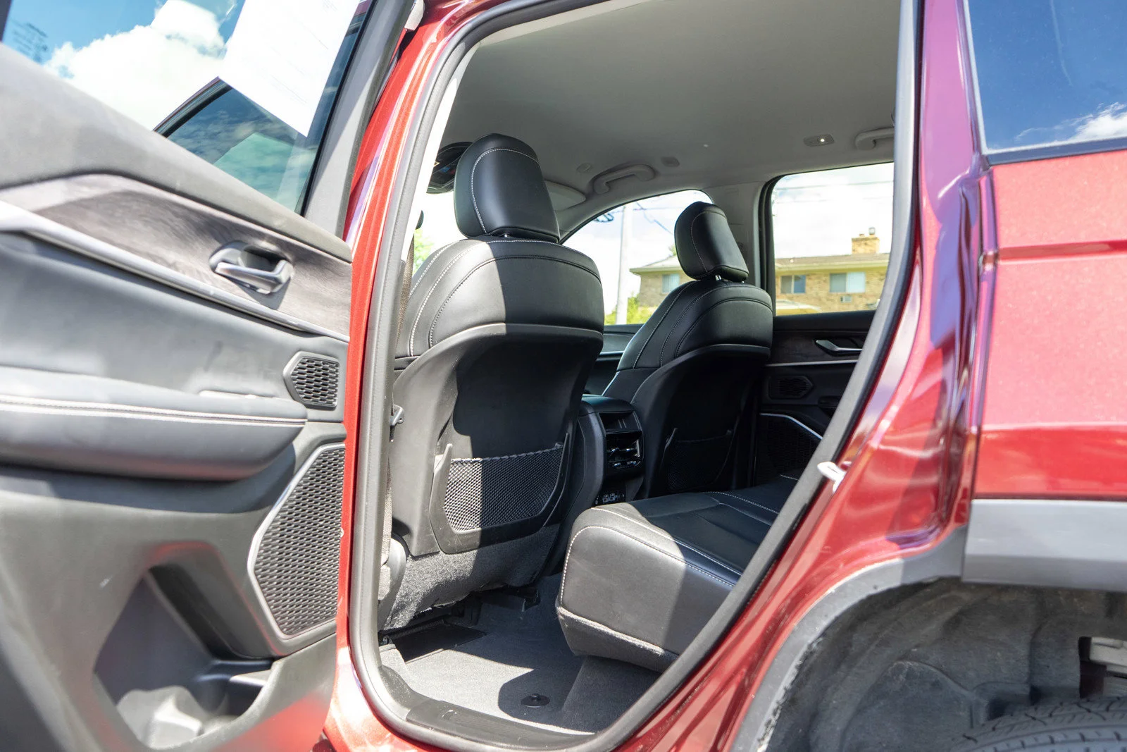 Used 2023 Velvet Red Pearlcoat Jeep Limited image 29