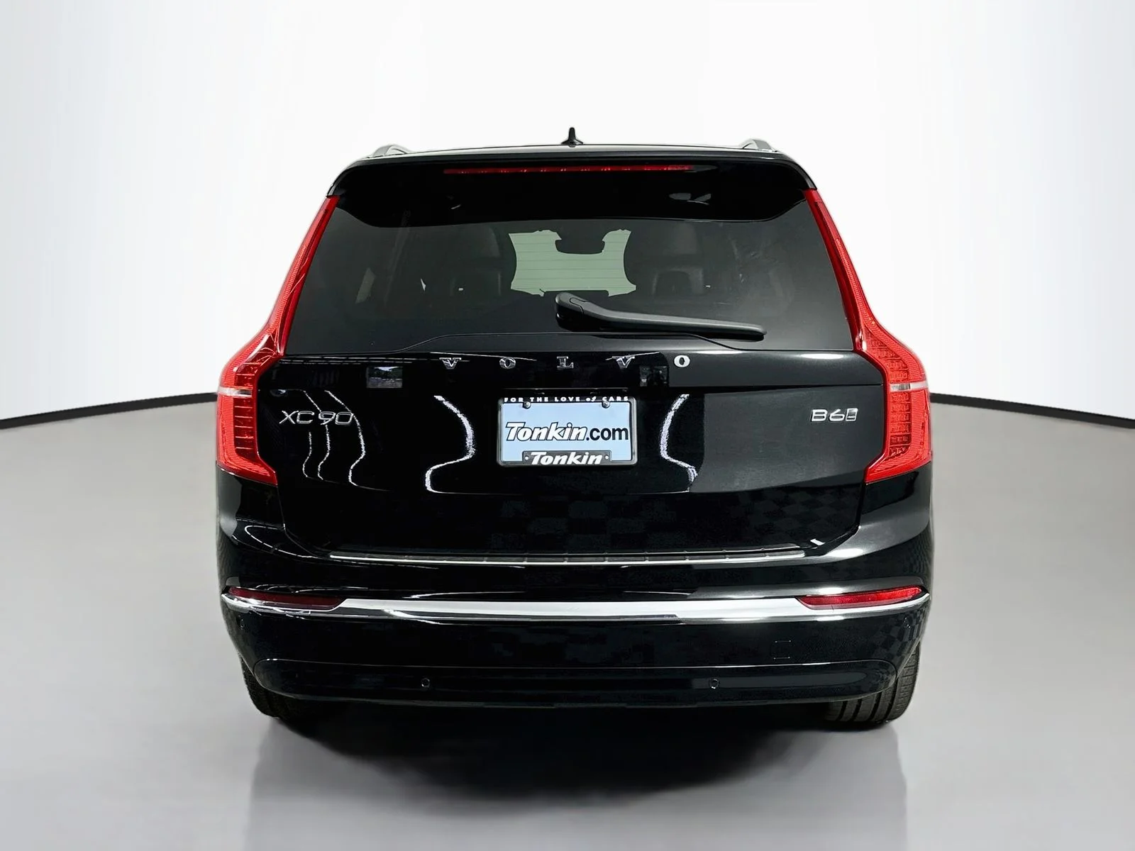 Used 2025 Onyx Black Metallic Volvo B6 Plus 7-Seater image 6