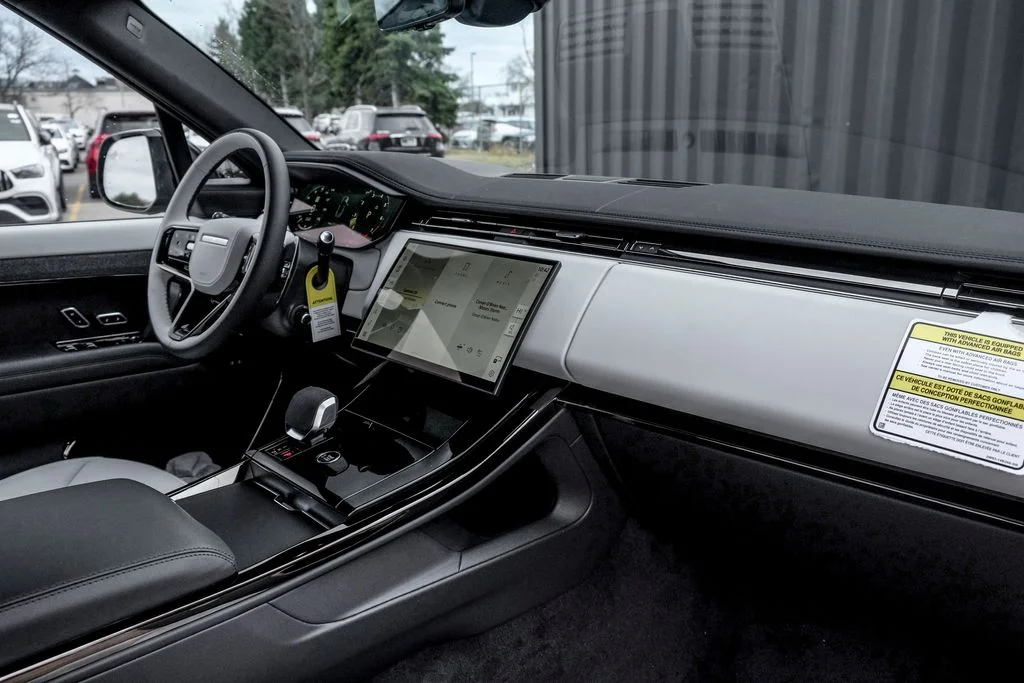 New 2026 Varesine Blue Land Rover Dynamic SE image 23