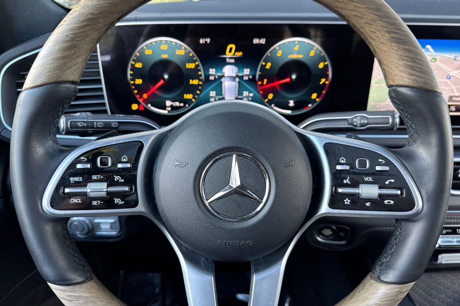 Used 2021 White Mercedes-Benz GLE 350 image 25