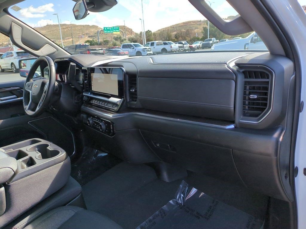 Used 2024 White Chevrolet LT image 31