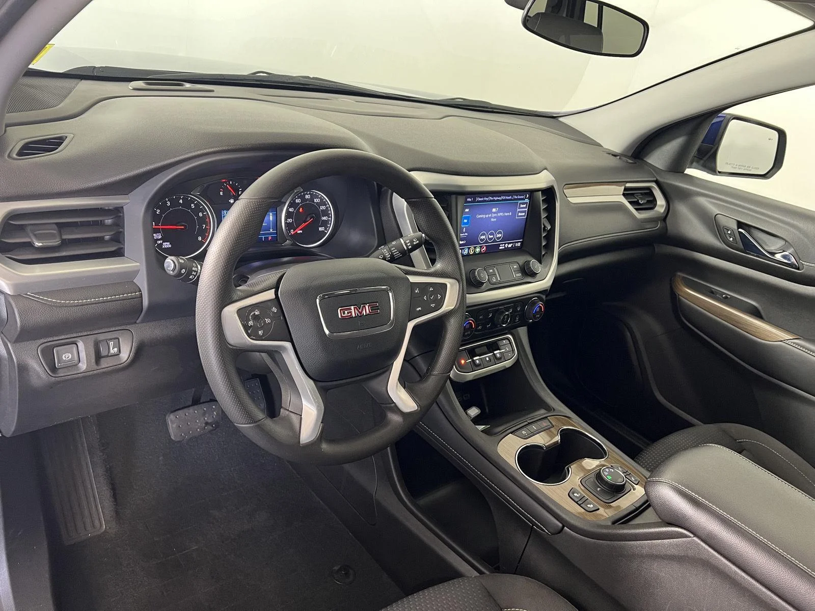 Used 2023 Ultra Blue Metallic GMC SLE image 4
