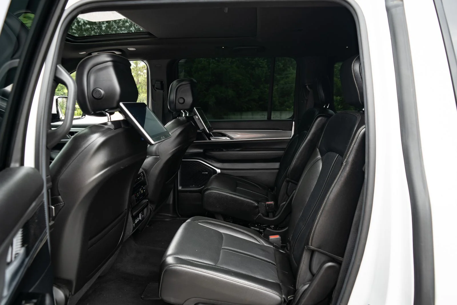 Used 2022 White Jeep Series I image 19
