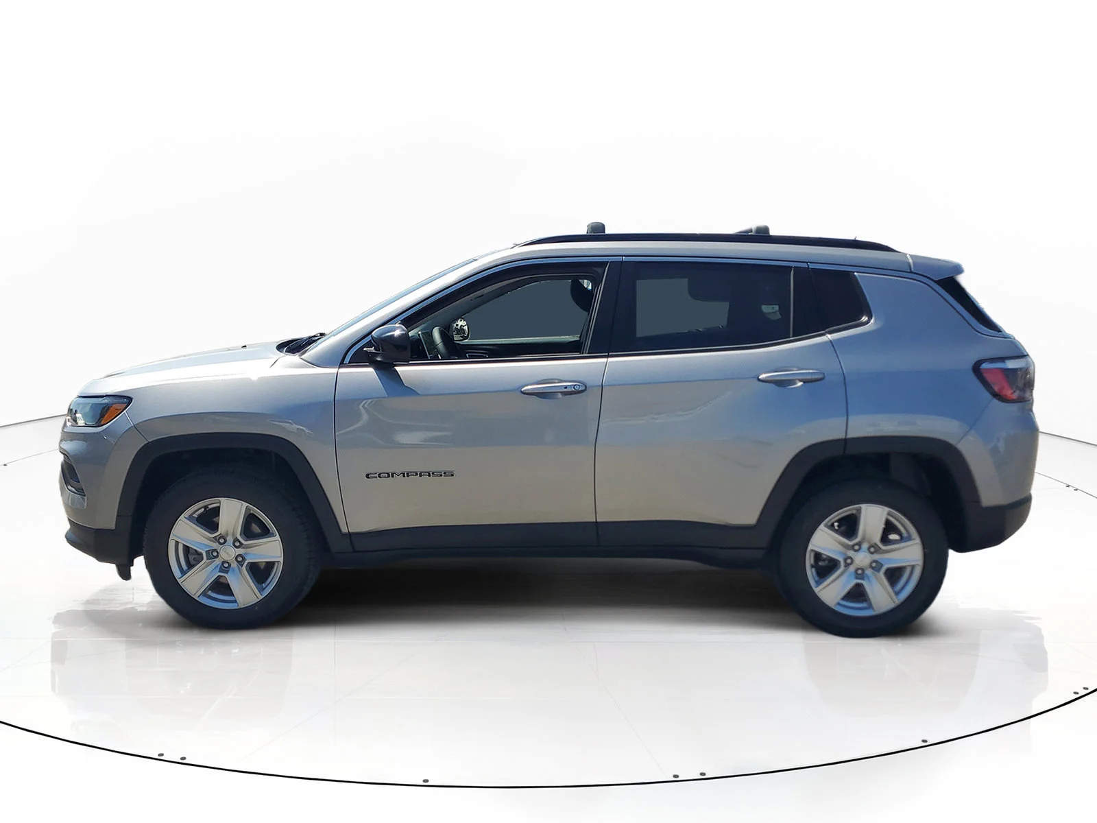 Certified Used 2022 Silver Jeep Latitude image 7