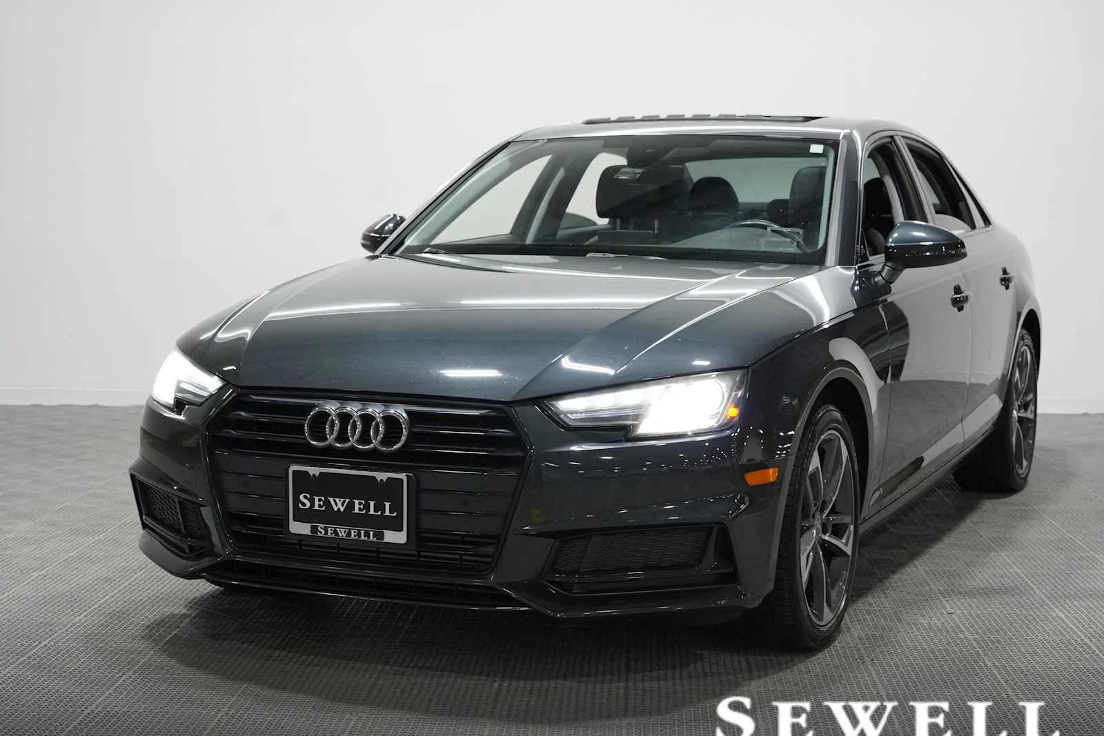 2019 Audi A4 2.0T FWD S tronic Premium's photo