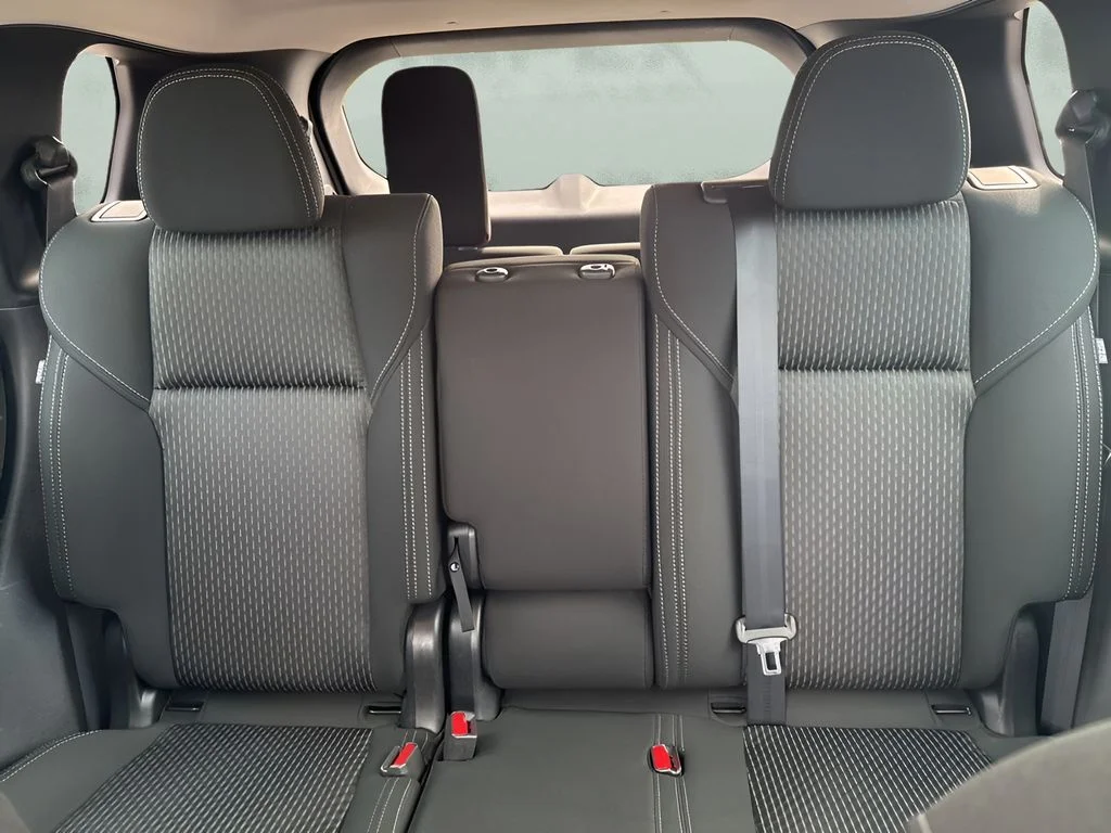Used 2022 White Mitsubishi ES image 10