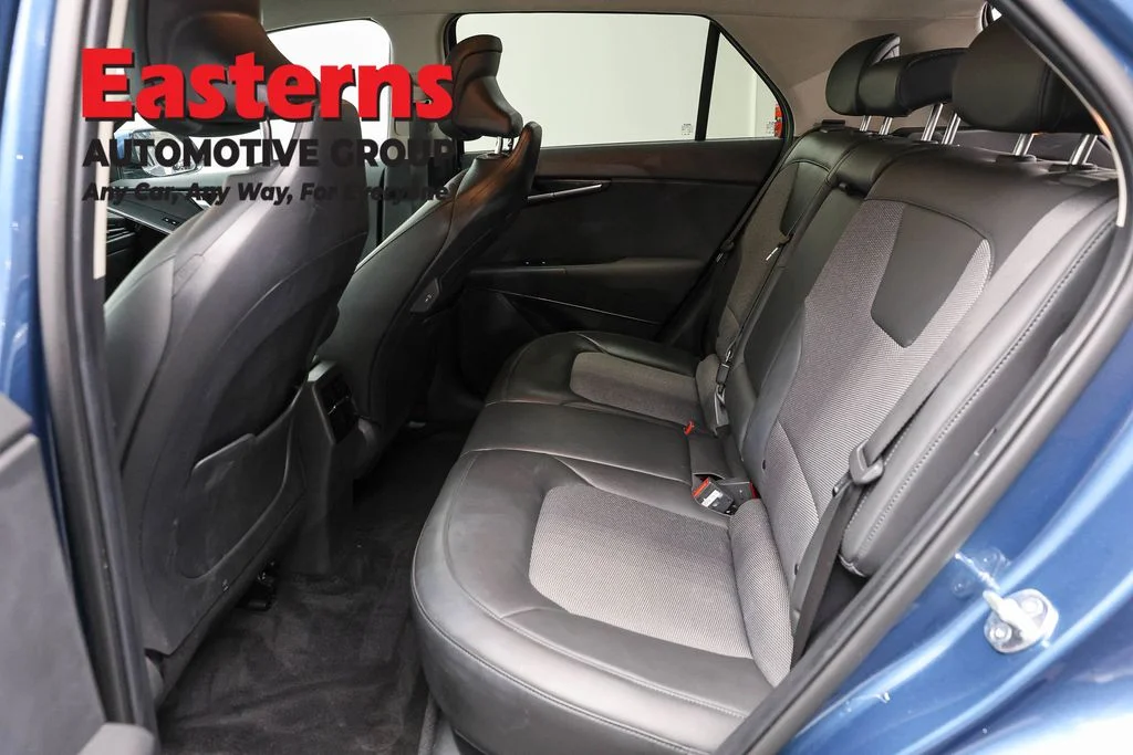 Used 2024 Blue Kia Wind image 21