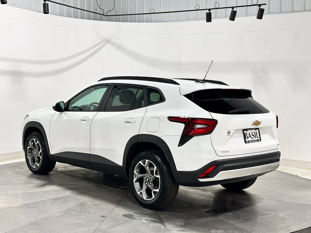 Used 2024 White Chevrolet LT image 10