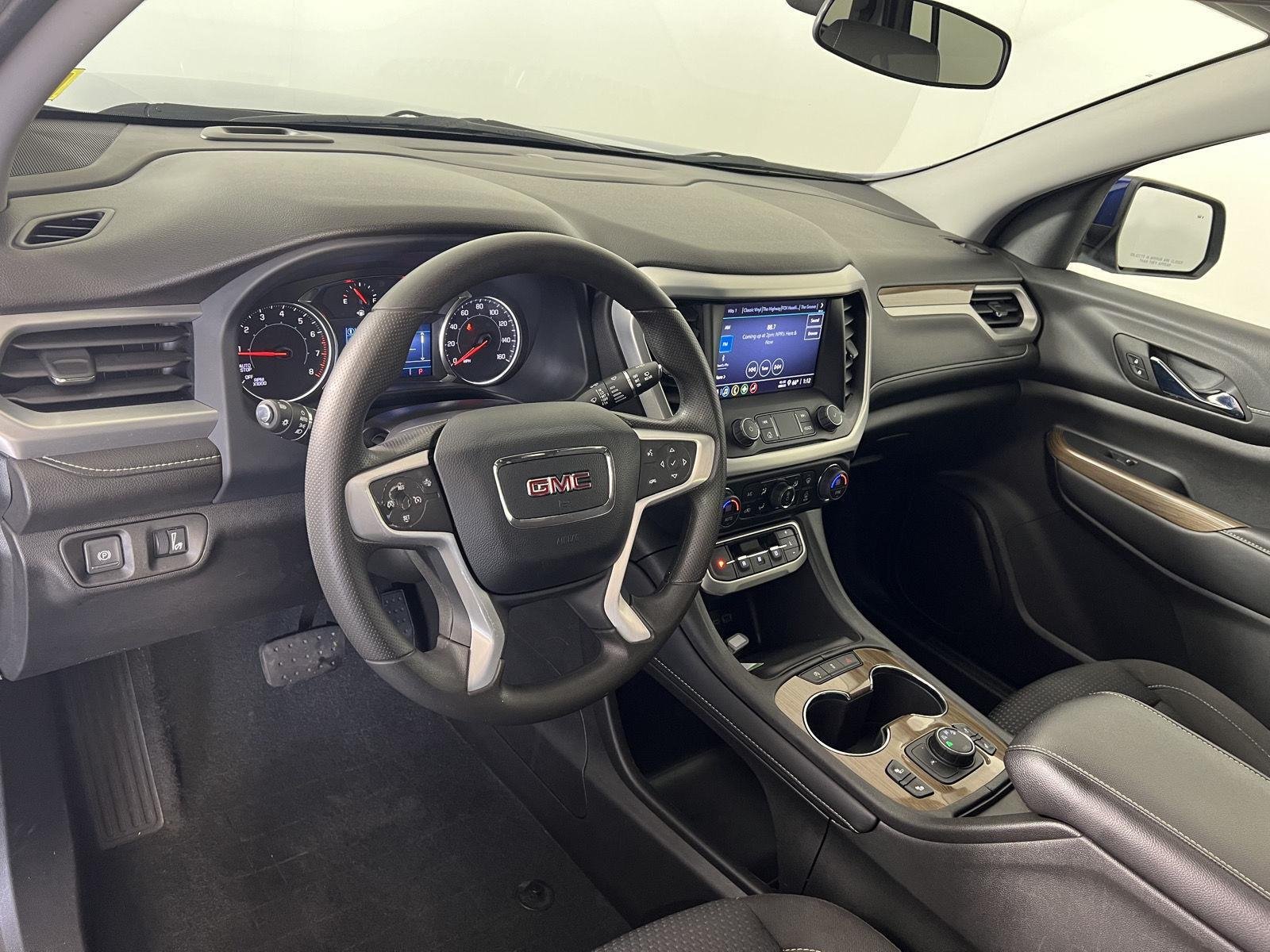 Used 2023 Ultra Blue Metallic GMC SLE image 4