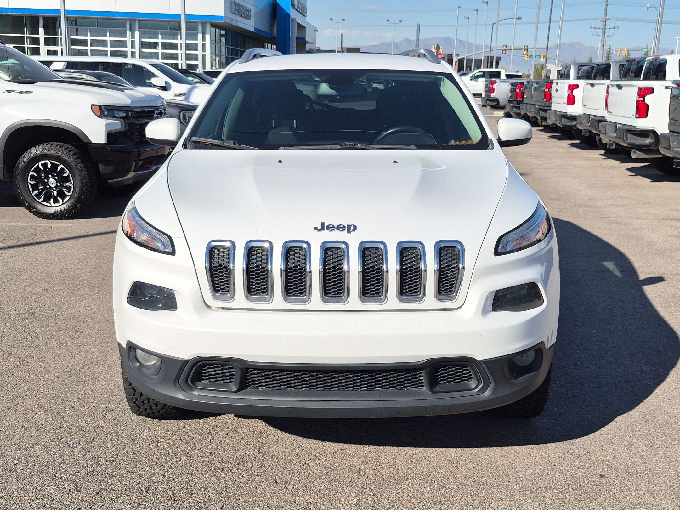 Used 2015 Bright White Clearcoat Jeep Latitude image 9