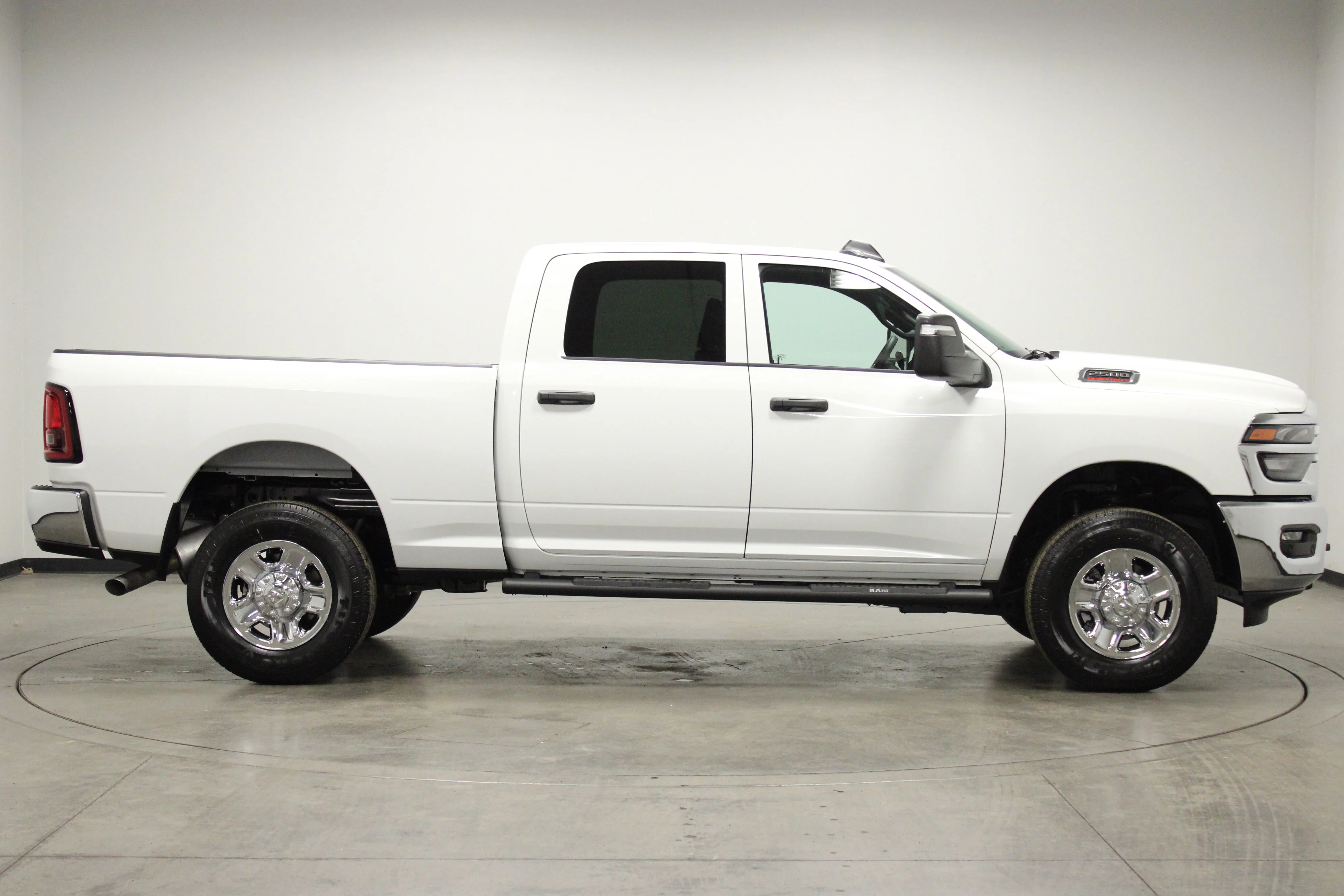 New 2026 Bright White Clear-Coat Exterior Paint RAM Tradesman image 9
