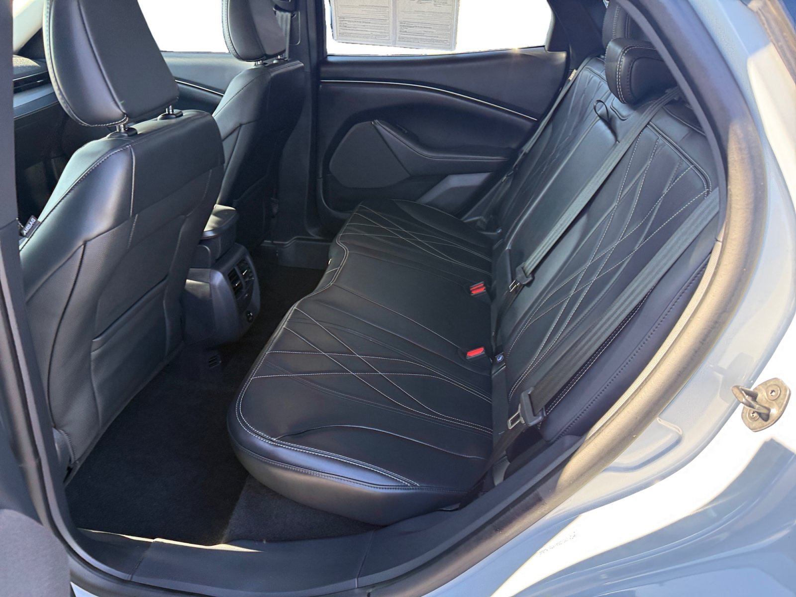 Used 2023 White Metallic Ford Select image 16