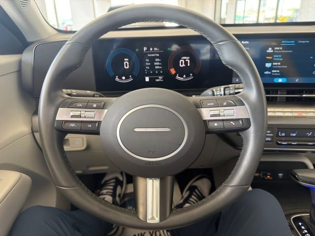 Used 2025 White Hyundai SEL image 22