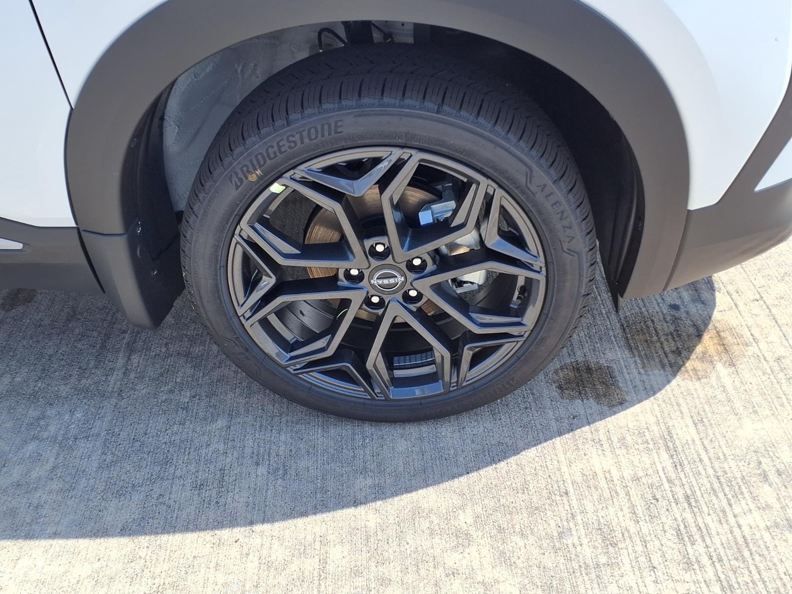 New 2026 Aspen White TriCoat / Super Black Two-tone Nissan SR image 8