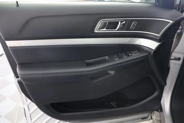 Used 2017 Silver Ford XLT image 25