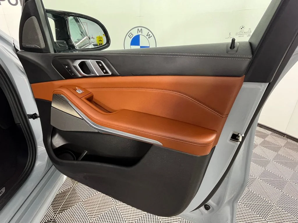 Used 2024 Gray BMW M60i image 27