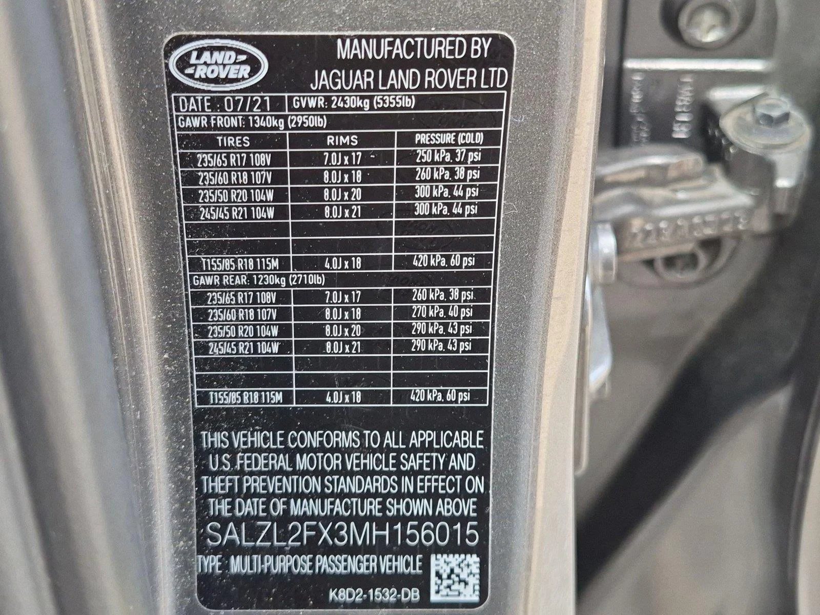 Used 2021 Eiger Grey Metallic Land Rover R-Dynamic SE image 39