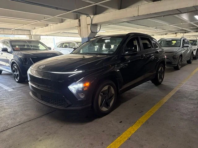 Used 2024 Black Hyundai SEL image 1