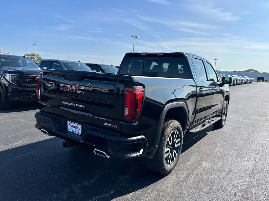 2026 GMC Sierra 1500 AT4 - Photo 9