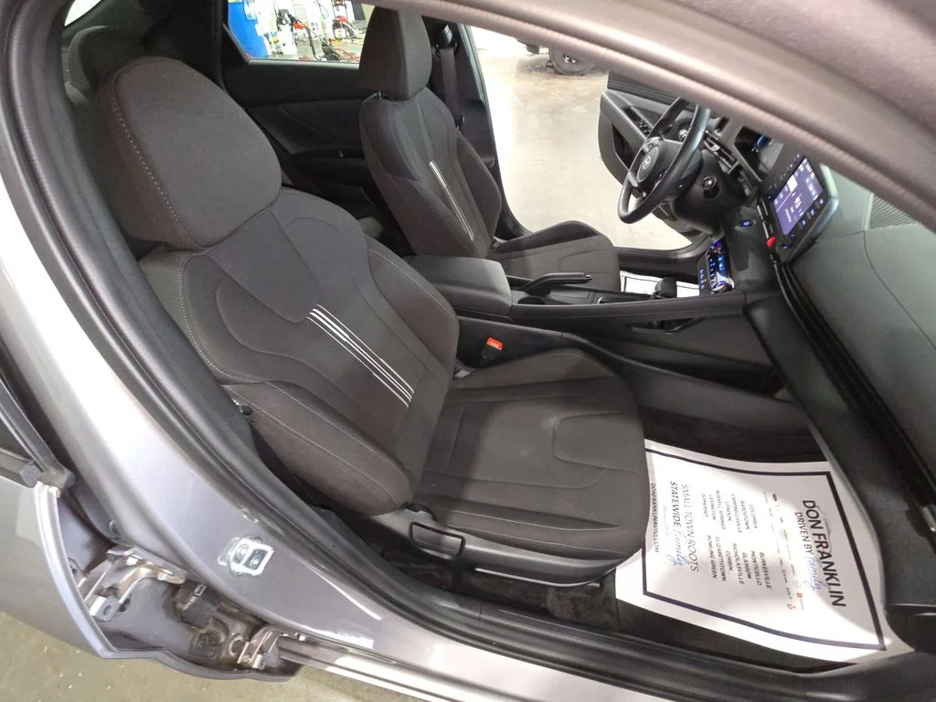 Used 2025 Silver Hyundai SEL Sport image 25
