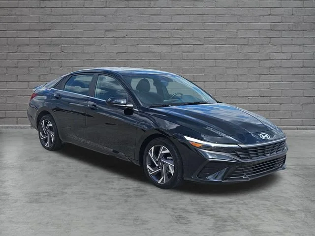 Used 2025  Hyundai SEL Sport image 7