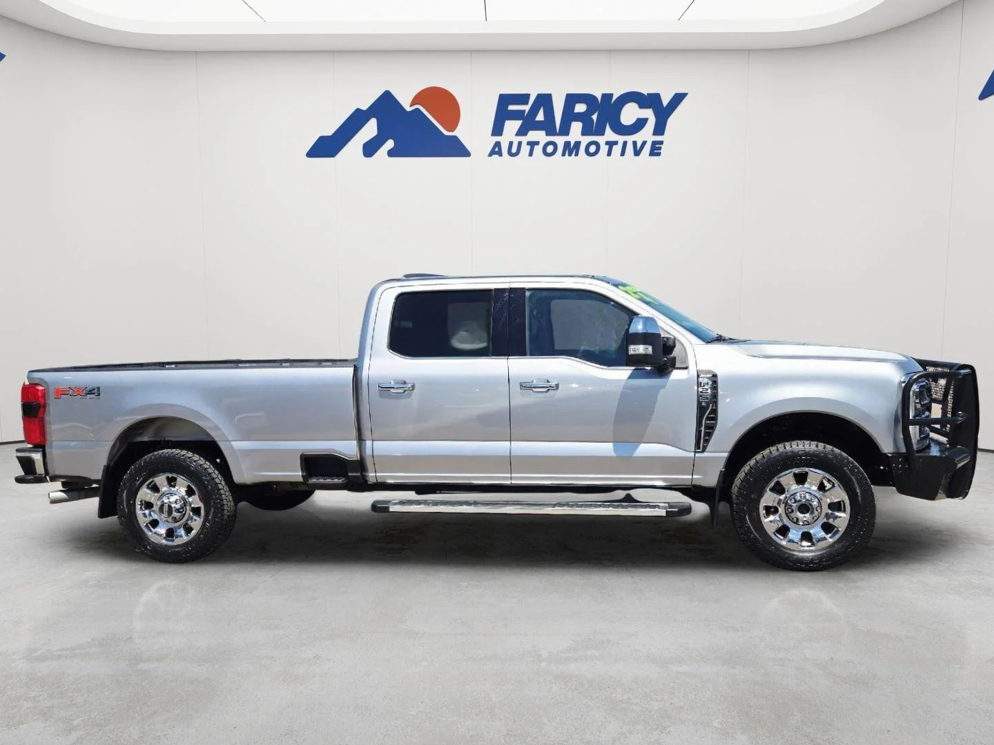 Used 2024 Iconic Silver Ford LARIAT image 7
