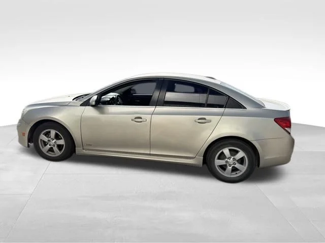 Used 2015 Gold Chevrolet 1LT image 7