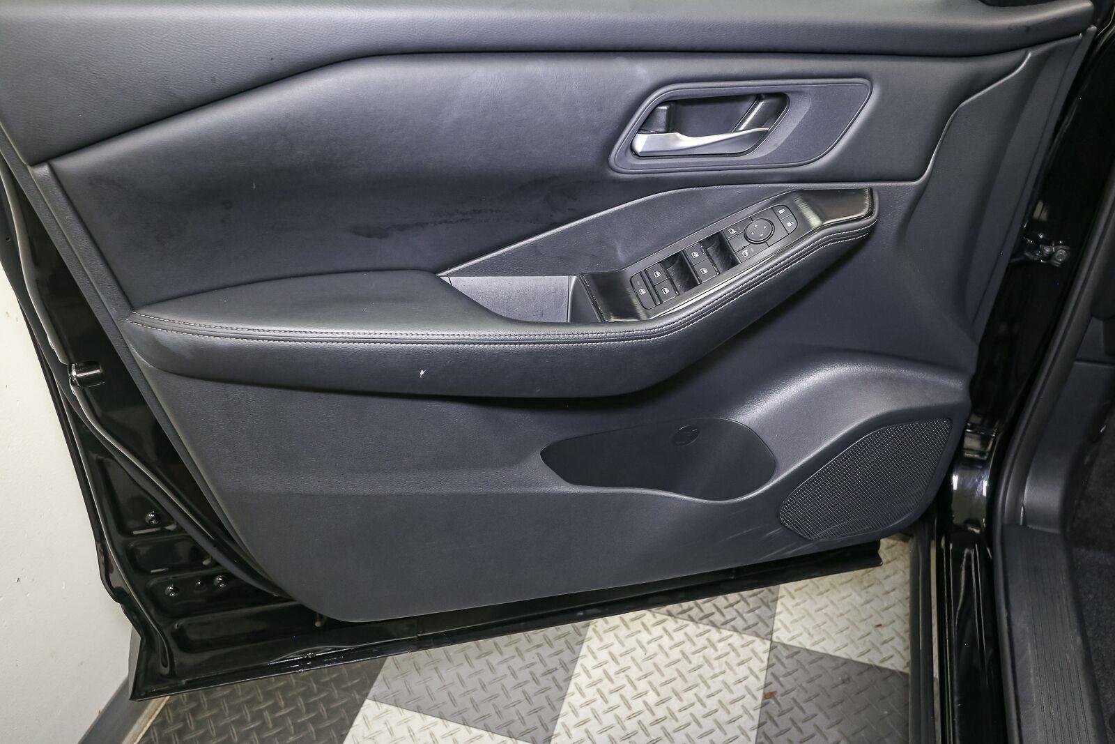 Used 2026 Super Black Nissan SV image 39