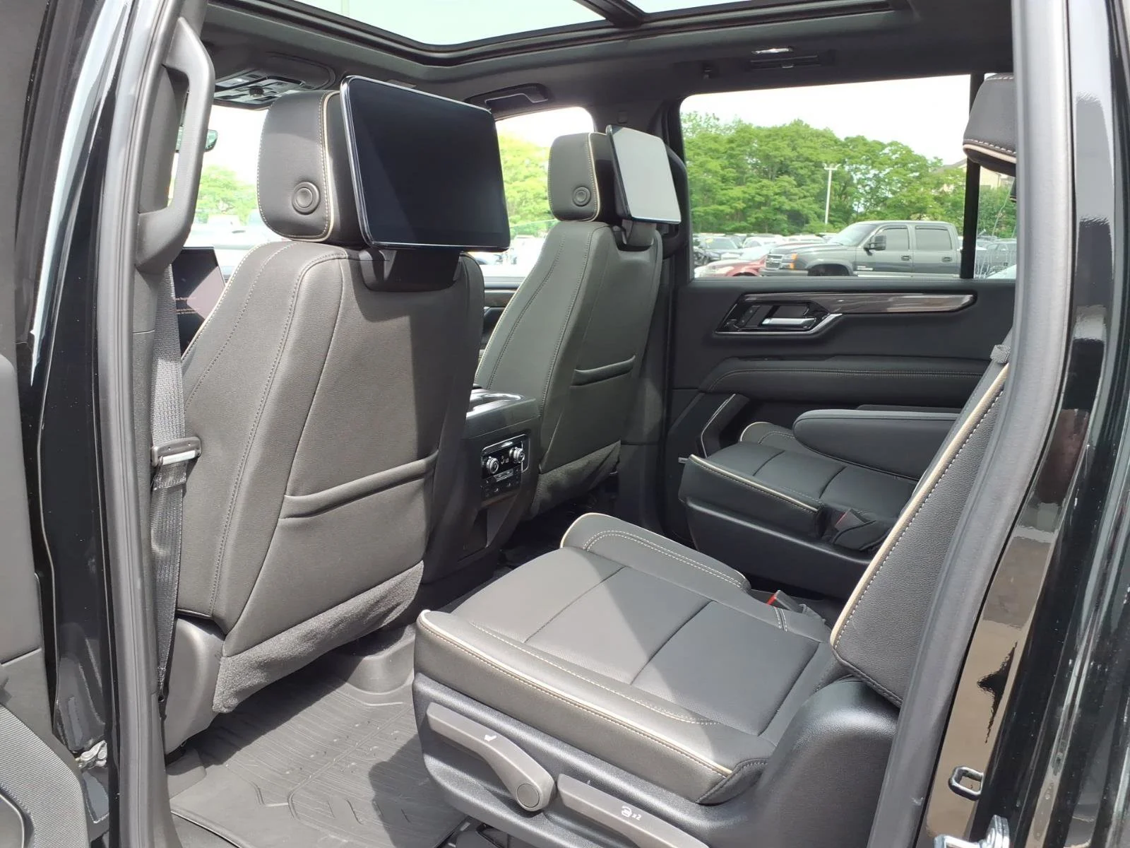 2026 GMC Yukon XL Elevation - Photo 7