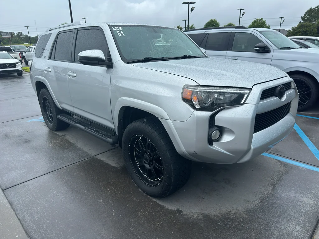 Used 2018 Classic Silver Metallic Toyota SR5 image 2