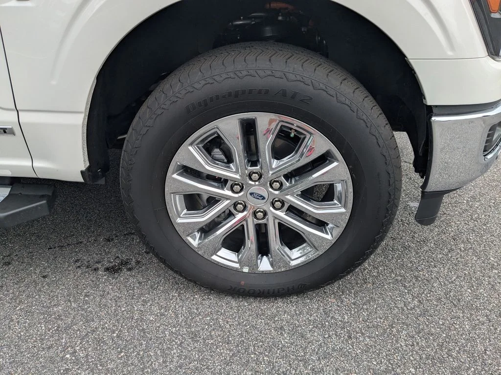 New 2025 Star White Metallic Tri-Coat Ford Lariat image 11