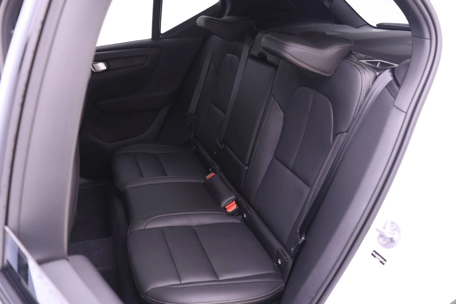 2026 Volvo XC40 Plus - Photo 14