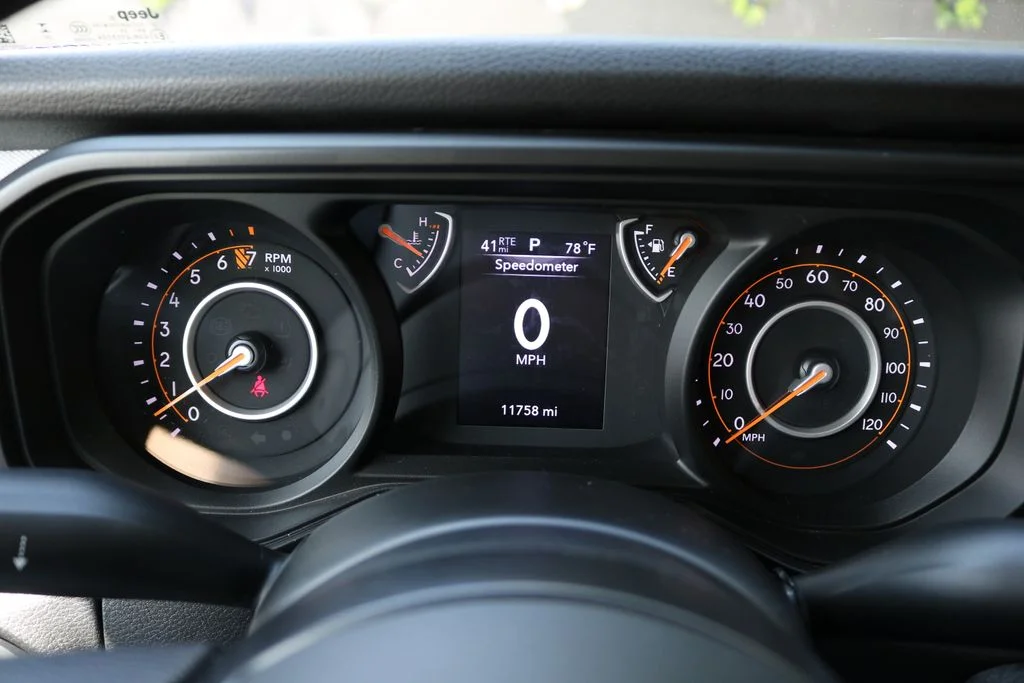 Used 2024  Jeep Sport image 24