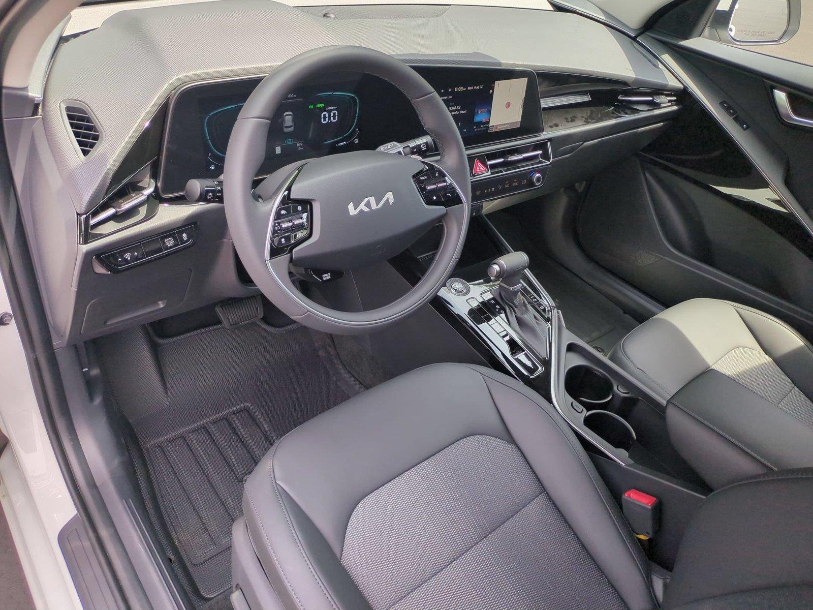 New 2026 Snow White Pearl Kia EX image 19