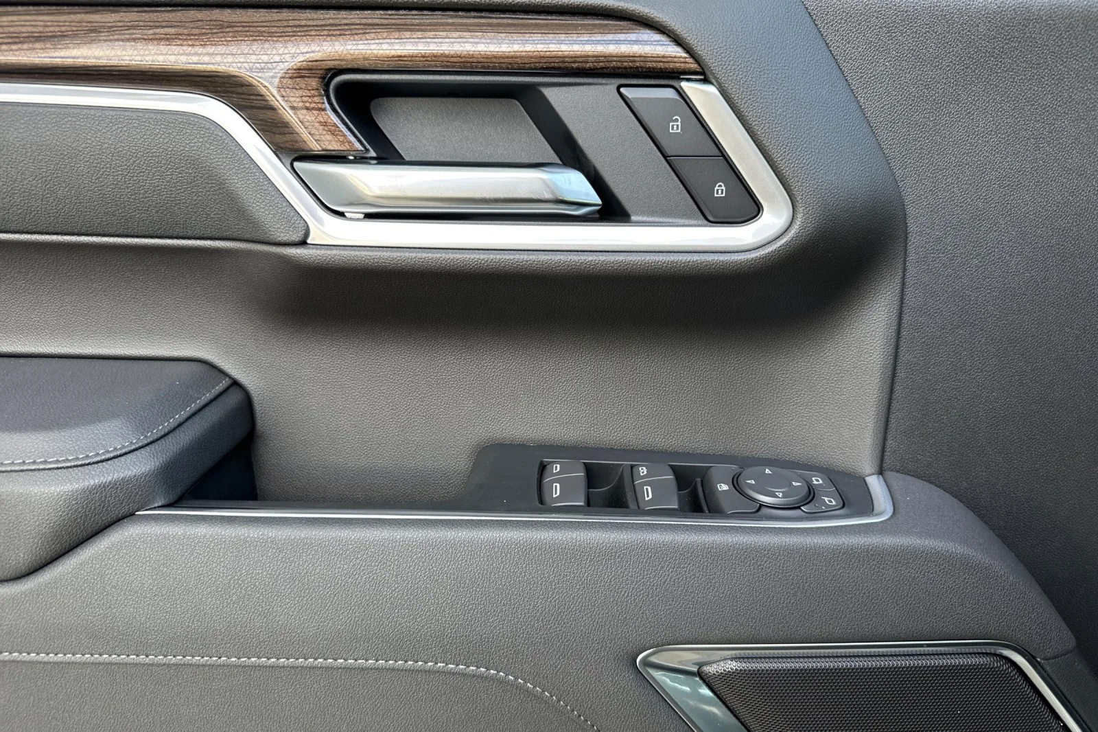 2026 Chevrolet Silverado 1500 LT - Photo 10
