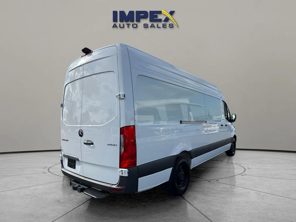 Used 2025 White Mercedes-Benz Cargo 170 WB image 5