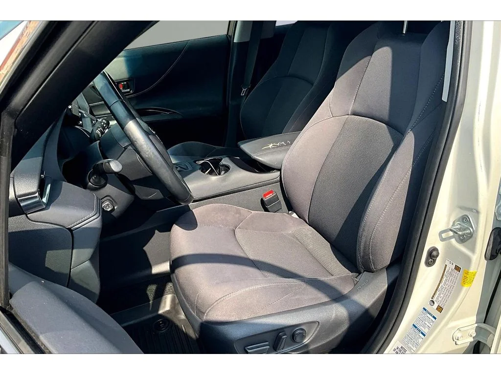 Used 2021  Toyota LE image 16