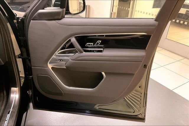 Used 2025 Green Land Rover SE image 30