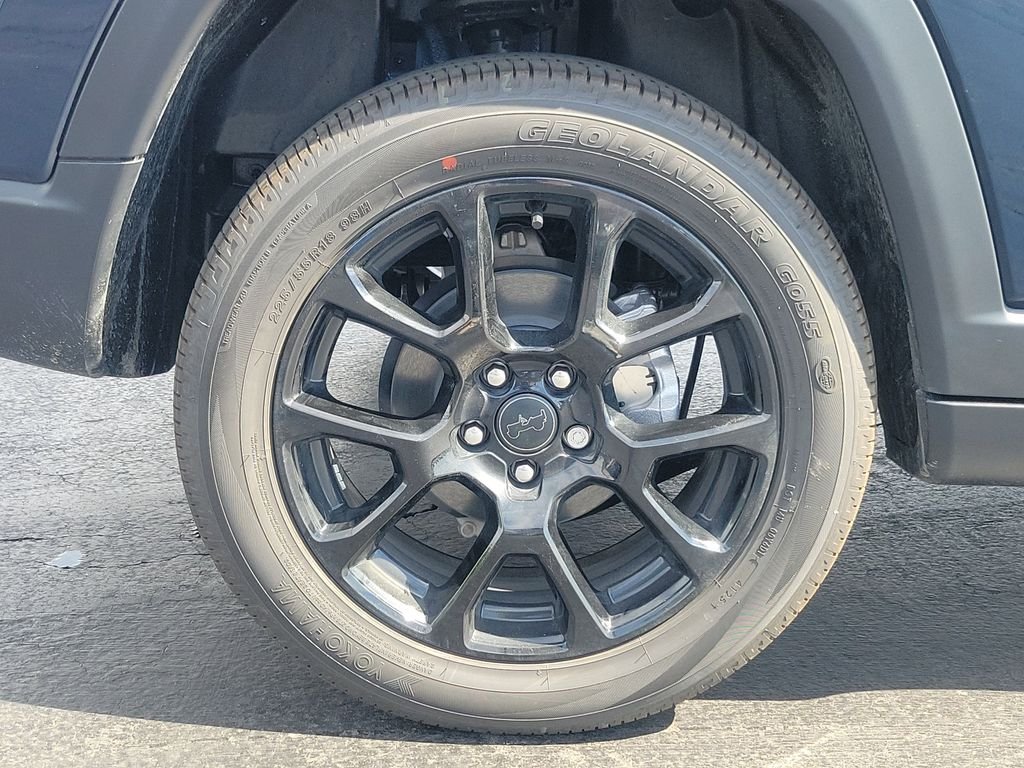 New 2026 Fathom Blue Pearl Coat Jeep Latitude image 5