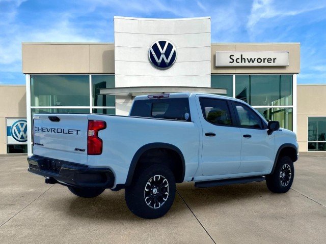 Used 2024 Summit White Chevrolet ZR2 image 3
