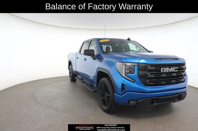 Used 2023 Blue GMC Elevation image 29
