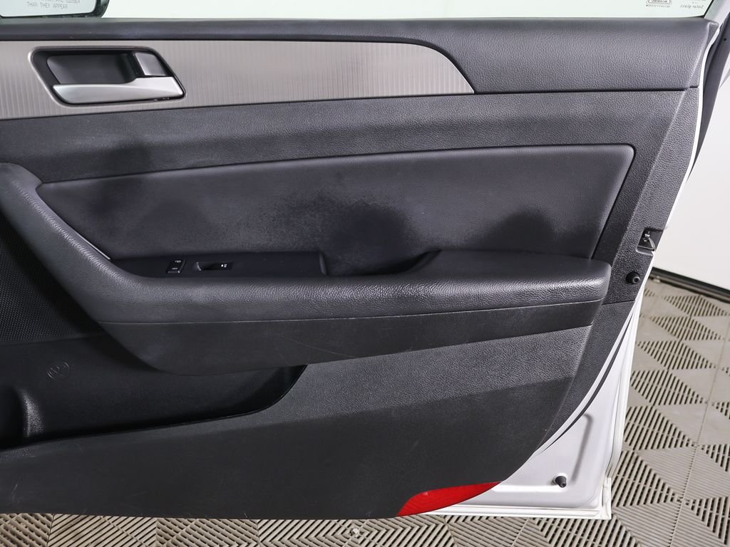 Used 2019 Silver Hyundai Sport image 20