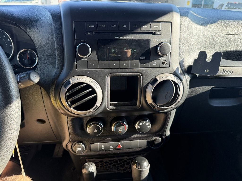 Used 2016 Granite Crystal Clearcoat Metallic Jeep Unlimited Sport image 33