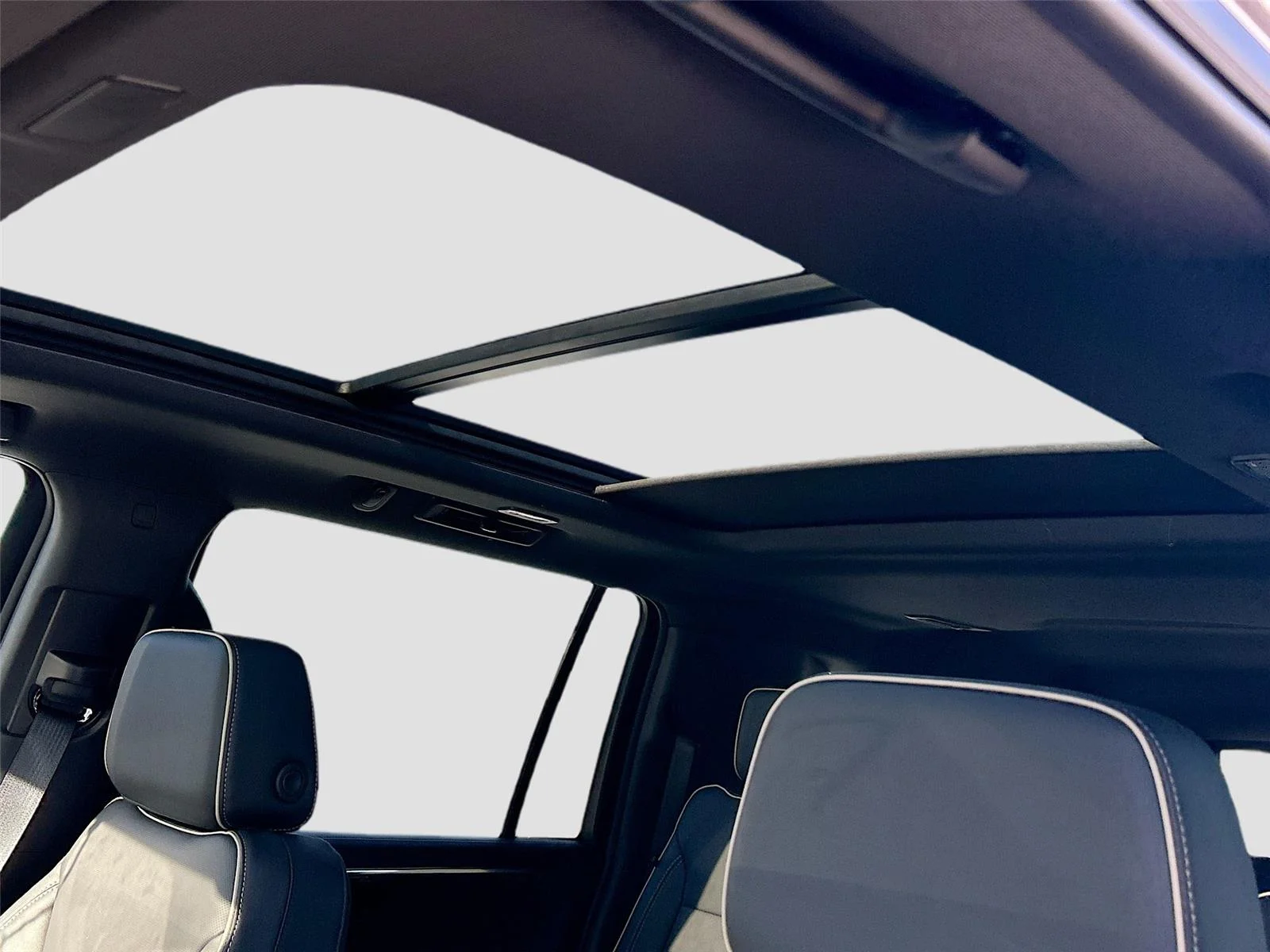 2026 Chevrolet Suburban Premier - Photo 23