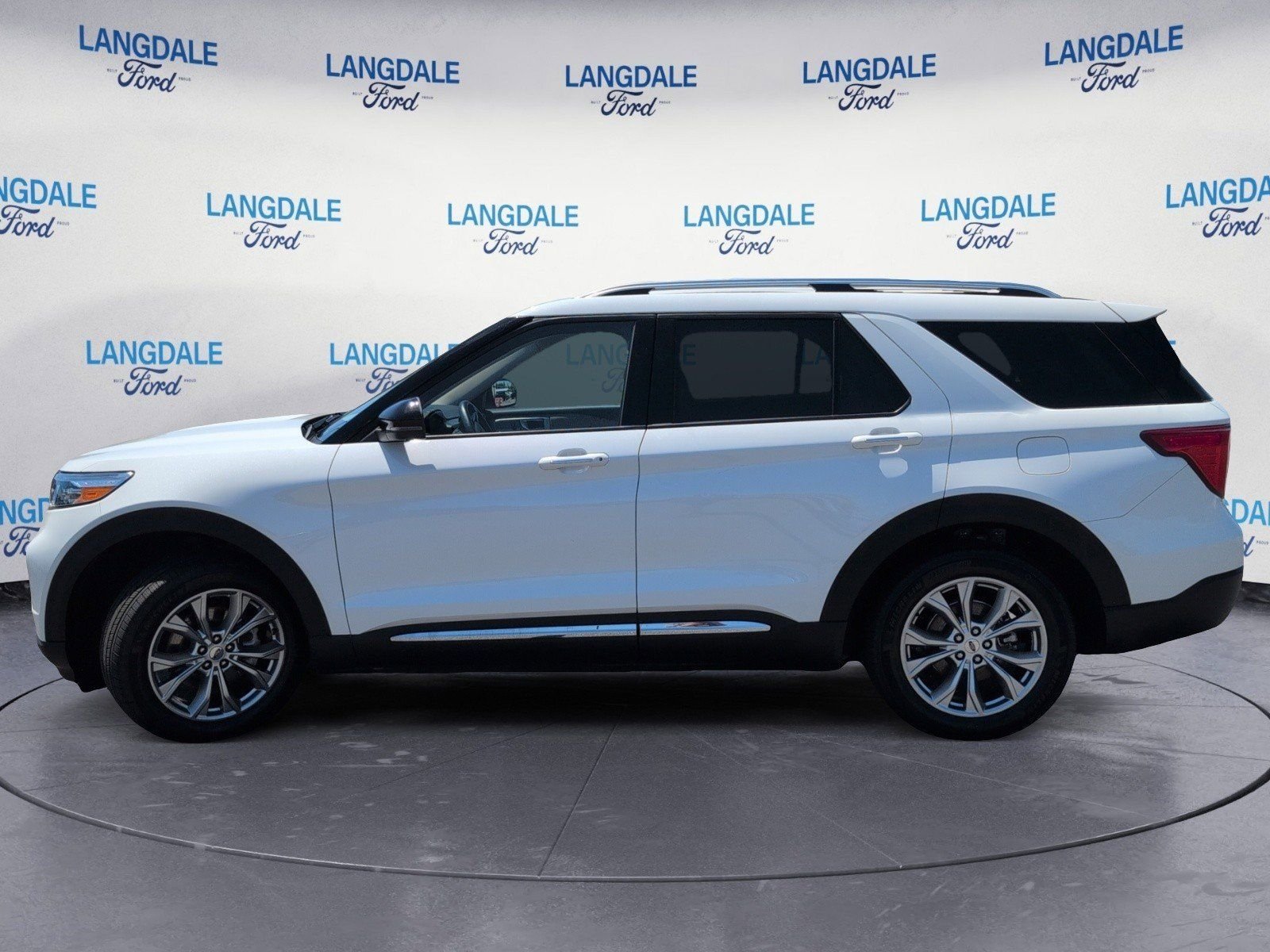 Used 2021 White Metallic Ford Limited image 10