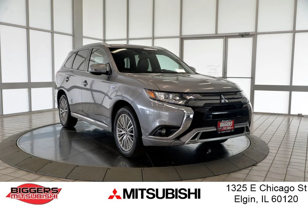 2022 Mitsubishi Outlander Plug-in Hybrid's photo